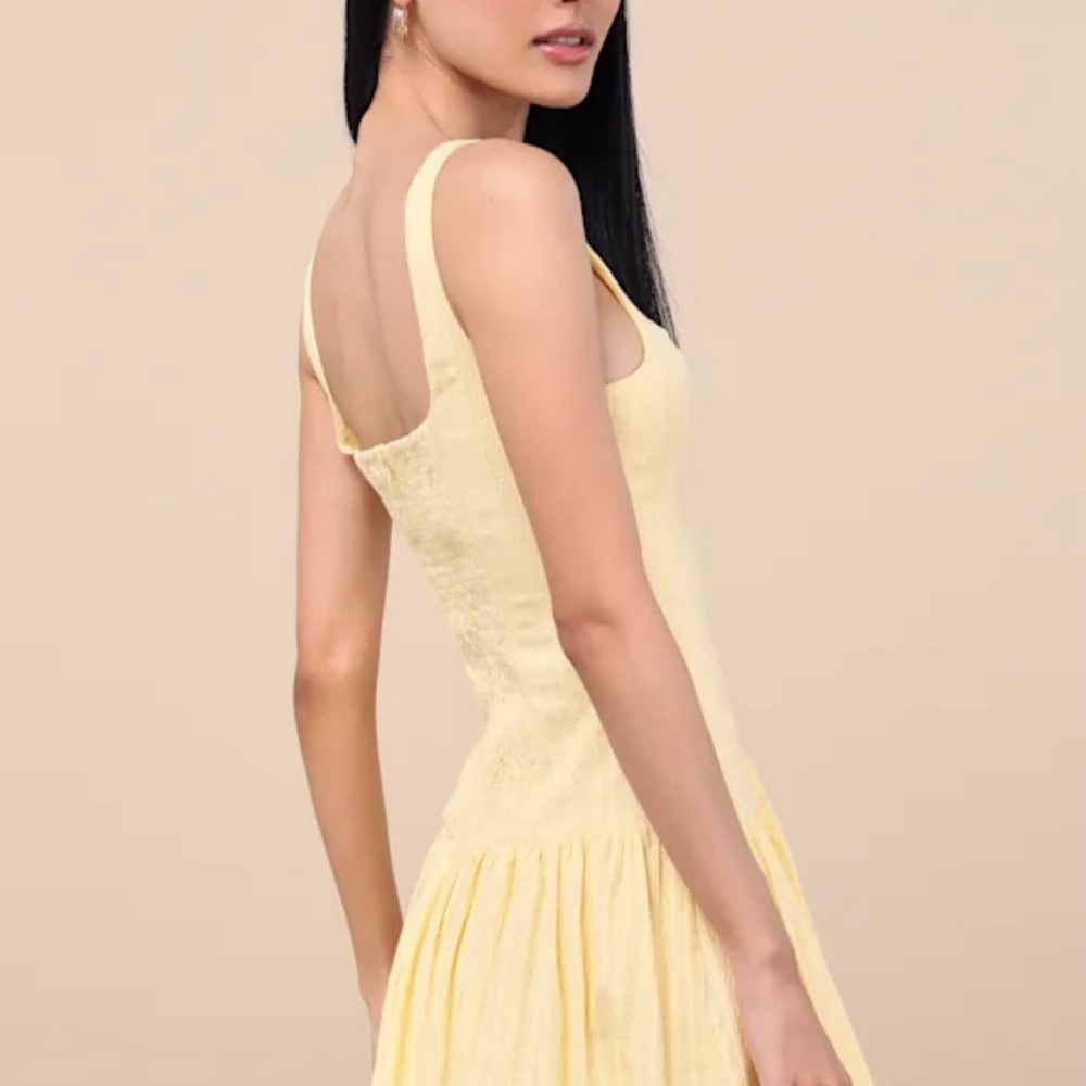 Elegant Yellow Sleeveless Dress